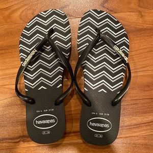 Black chevron Havaianas